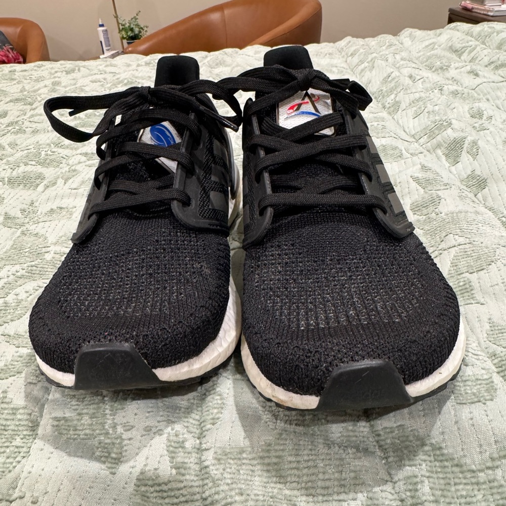 Men Adidas UltraBoost 20 x NASA
Running Shoes MEN US7 WOMEN US8.5